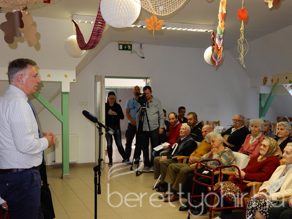 A szépkorúakat köszöntötték 06